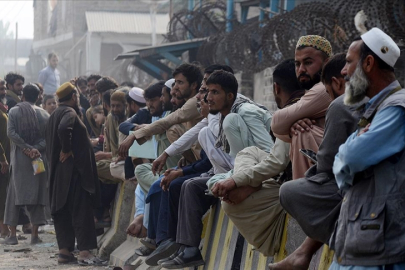 Pakistan, düzensiz Afgan göçmenleri sınır dışı etmeye devam ediyor