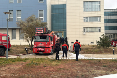 Üniversite dersliğinde çıkan yangın söndürüldü