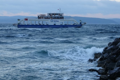 Çanakkale Boğazı’nda bazı feribot seferleri iptal edildi