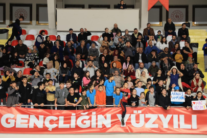 Gebze'de öğretmenler voleybol turnuvasında bir araya geldi