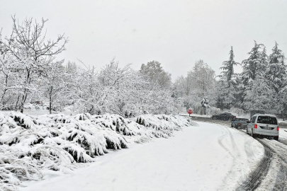 Bursa-Ankara kara yolunda kar yağışı etkili olmaya başladı