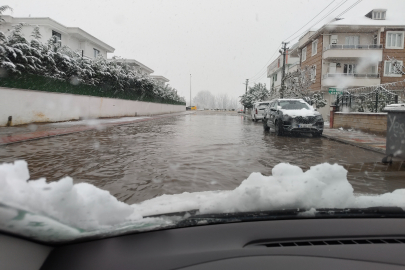 Bursa İnegöl'de yoğun kar yağışı olumsuz etkiledi