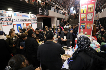 Bursa'da, İnegöl Kitap Günleri Fuarı kapsamında yazar buluşmaları