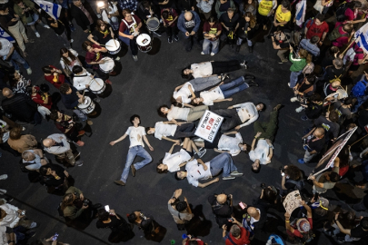 İsrailliler, esir takası anlaşması talebiyle Tel Aviv'de cumartesi protestolarını sürdürüyor