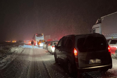 İstanbul'da kar sürücülere zor anlar yaşattı