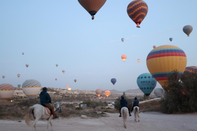 Kapadokya'da sıcak hava balon turlarına rüzgar ve tipi engeli