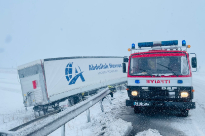 Sivas’ta kar ve kuvvetli fırtına kazayı da beraberinde getirdi: 1 yaralı