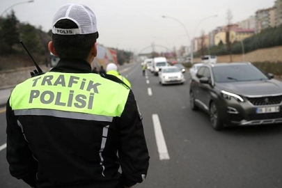 Trafik ekipleri 2 milyon 942 bin 329 aracı denetledi