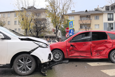 Bursa'da kaza! Cip ile otomobil çarpıştı