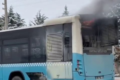 Elazığ'da belediye otobüsü cayır cayır yandı! O anlar kameralara yansıdı