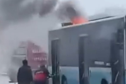 Elazığ'da seyir halindeki yolcu otobüsü alevlere teslim oldu