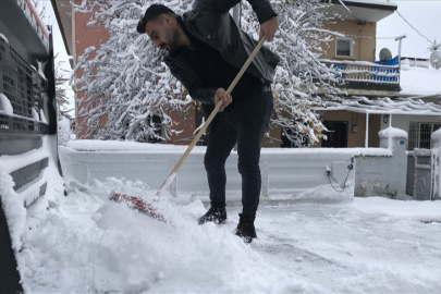 Erzincan'da kar nedeniyle okullar yarın da tatil edildi