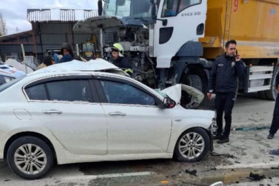 Eskişehir’de hafriyat kamyonu ile otomobil kafa kafaya çarpıştı: 1 kişi öldü