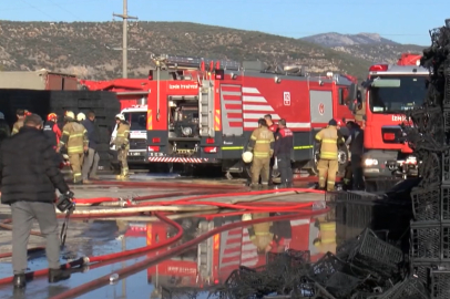 İzmir'de kasa fabrikasındaki yangın kontrol altına alındı