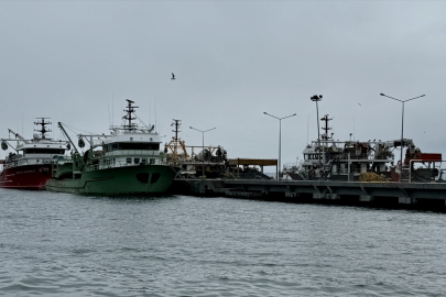 Karadeniz'de kötü hava koşulları balık avcılığını olumsuz etkiliyor