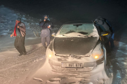 Yaylada tipiye yakalanan aileyi jandarma kurtardı