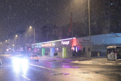 Ankara'da kar yağışı gece boyunca etkisini sürdürdü