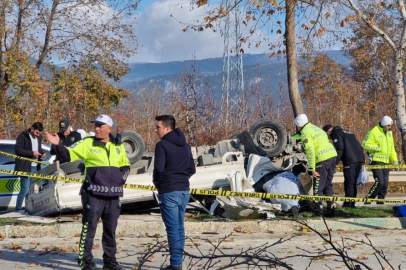 Bursa'da feci kaza! Takla atan kamyonette can verdiler