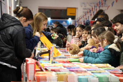 Bursa'da kitap fuarına öğrenci akımı