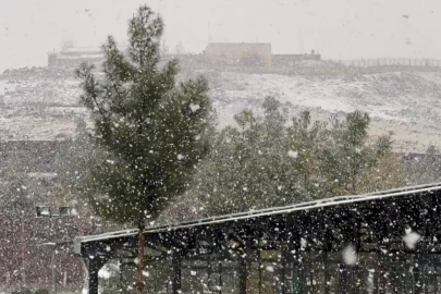 Diyarbakır’a lapa lapa kar yağdı