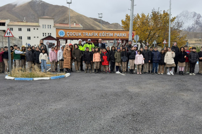 Hakkari’de çocuklara trafik eğitimi verildi