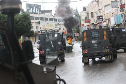 İsrail askerleri, Birzeit Üniversitesi'ne düzenlediği baskında iki öğrenciyi gözaltına aldı