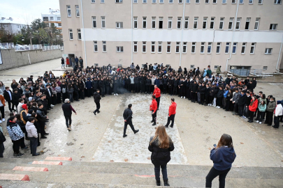 Kumral Abdal Anadolu Lisesi öğrencilerine yangın eğitimi verildi