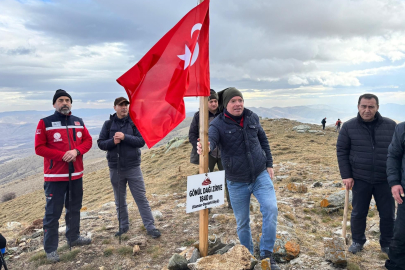 Şehit öğretmenler anısına yürüyüş yapıp fidan diktiler