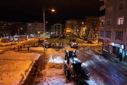 Akdağmadeni’nde yoğun kar mesaisi