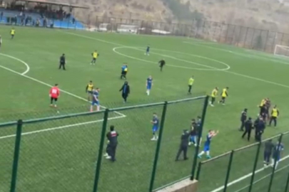 Amatör maçta futbolculara taşlı sopalı saldırı