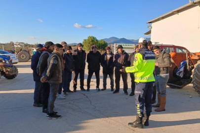 Aydın’da traktör sürücüleri reflektör konusunda bilgilendirildi