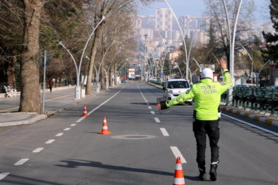 Bursa'da kural tanımazlara ceza yağdı! Tam 9 bin 726 sürücüye...