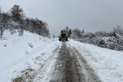 Karabük'te tüm yollar kardan temizlenerek ulaşıma açıldı