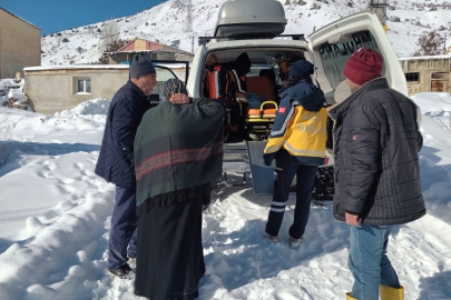 Sağlık ekipleri karlı yolları aştı, hastanın imdadına yetişti