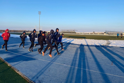 Muş'ta şiddetli soğuk sporculara engel olmadı