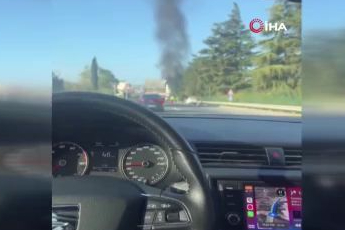 Kocaeli'de seyir halindeki aracın kalorifer motorundan yangın çıktı