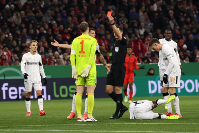 Alman kaleci Manuel Neuer, dün gece oynanan maçta kariyerinde bir ilke imza attı!