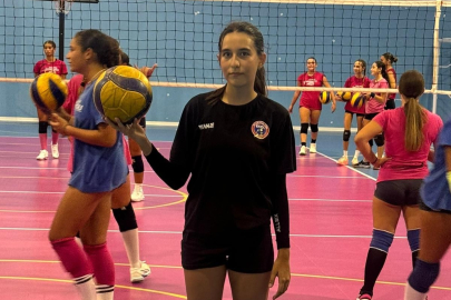 Elazığlı voleybolcu Elif Ulutürk, İtalya'ya transfer oluyor