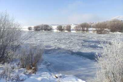 Kura Nehri dondu