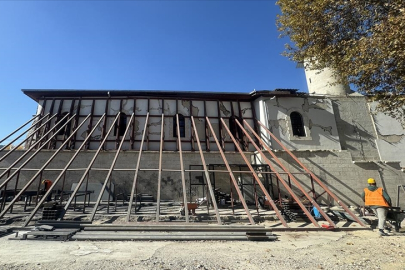 Depremlerde hasar gören ata yadigarı Yeşilyurt Camii Kebir ayağa kaldırılıyor