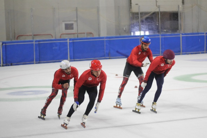 Milli buz patenciler, olimpiyat kotası için piste çıkacak