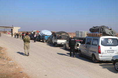 Terör örgütü PKK/YPG'den temizlenen Tel Rıfat'ta 8 yıl mahsur kalan Suriyeliler Afrin’e doğru yola çıktı