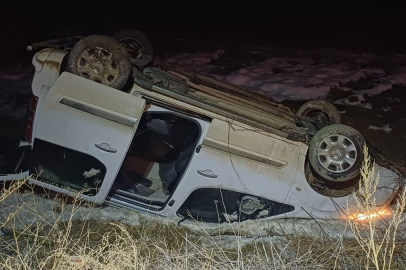 Ambulansa yetişeyim derken kaza yaptılar: 2 yaralı