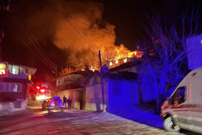 Bursa'da sıcak saatler! Alevlere teslim olan ev kül oldu