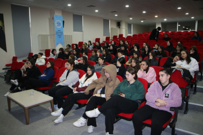 Kartal Belediyesi'nden lise öğrencilerine ilk yardım eğitimi