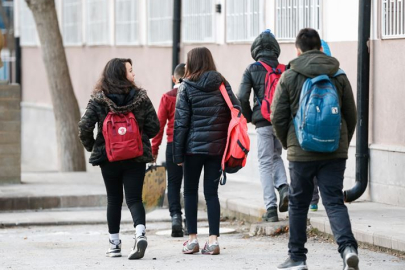 Resmi Gazete'de yayımlandı! Okullardaki serbest kıyafet uygulaması kaldırıldı