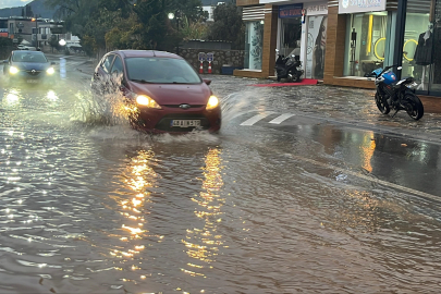 Bodrum’da sağanak yağış hayatı olumsuz etkiledi