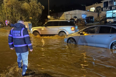 Bodrum'da sağanak nedeniyle evleri su bastı