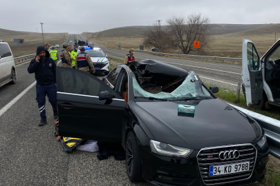 Diyarbakır'da seyir halindeki tırdan fırlayan teker can aldı