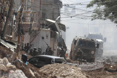 İsrail Batı Şeria'nın kuzeyindeki Tubas kentine baskın ve hava saldırısı düzenledi